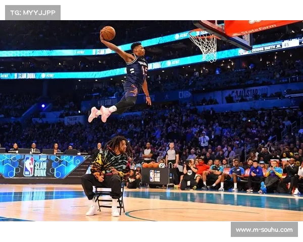 震撼集锦回顾:NBA赛场惊心动魄的经典时刻与绝美扣篮展现 震撼集锦回顾:NBA赛场惊心动魄的经典时刻与绝美扣篮展现